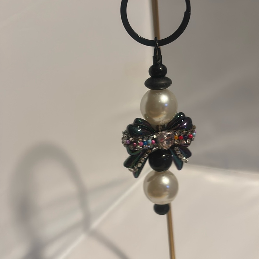 Beaded keychain or zipper pull